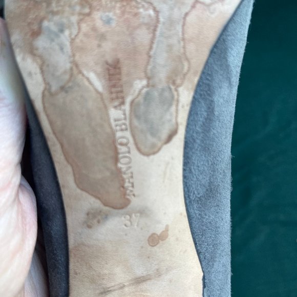 Manolo Blahnik Grey suede heels size 37 with a 3 1/2 inch wooden heel - Picture 6 of 6